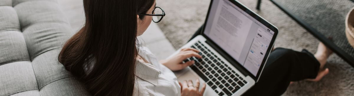 A women sitting on the floor installing magento 2 on ubuntu on her laptop