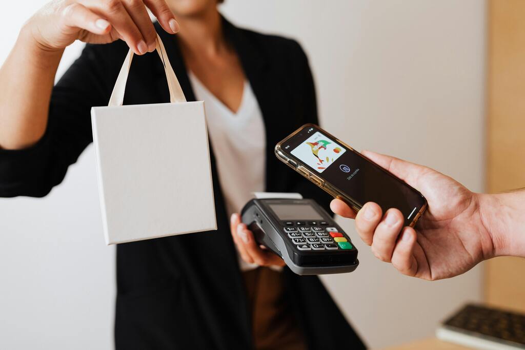 Person paying with his phone on a physical store.